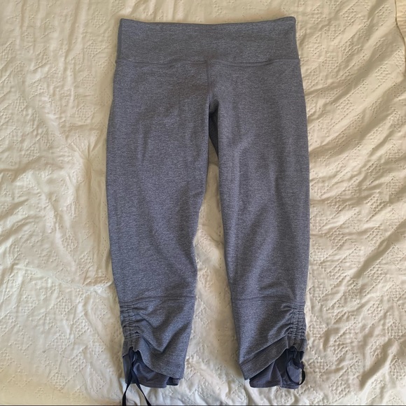 Lululemon (Crop pants) - Picture 1 of 3